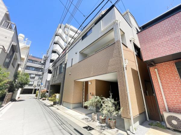 墨田区本所1丁目　中古戸建 前面道路含む現地写真