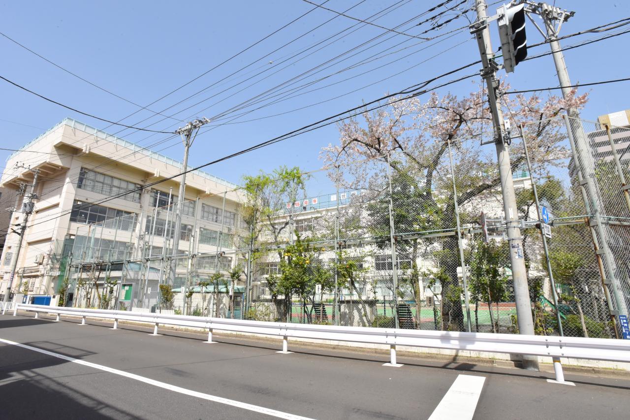 墨田区本所1丁目　中古戸建 前面道路含む現地写真