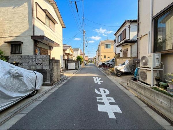 小平市栄町3丁目の戸建 前面道路含む現地写真