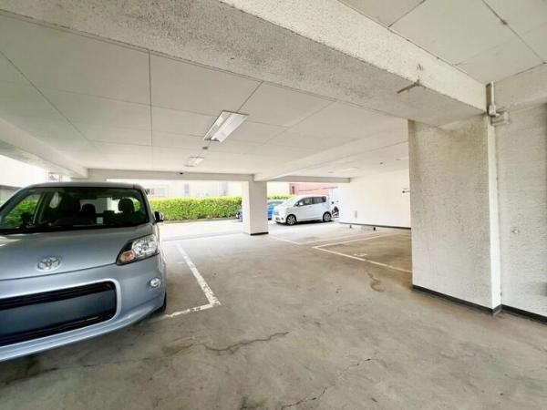 MAC府中コート 敷地内駐車場