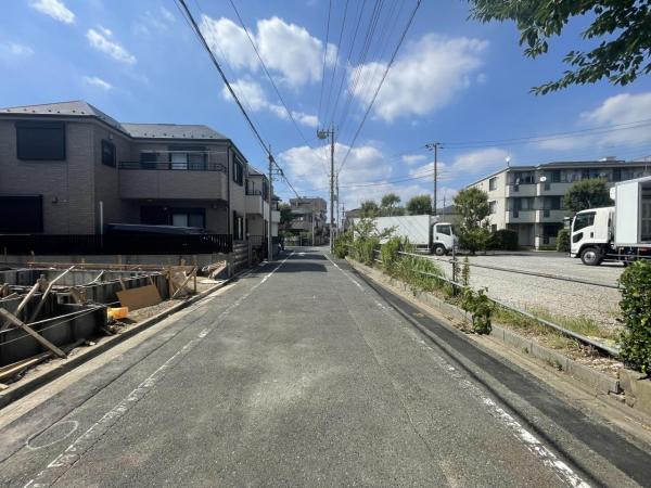 南小岩2丁目　新築戸建 前面道路含む現地写真