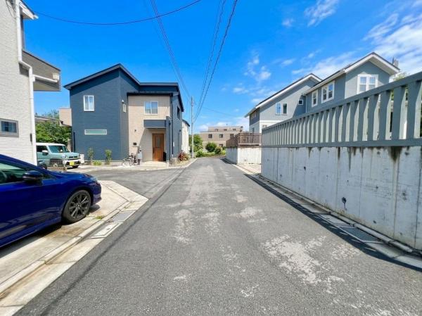 東村山市廻田町3丁目の戸建 前面道路含む現地写真