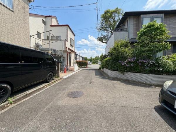 小平市花小金井8丁目の新築戸建 前面道路含む現地写真