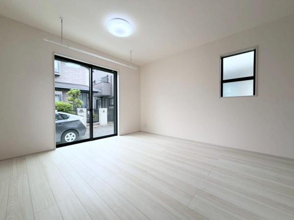 小平市花小金井8丁目の新築戸建 リビング