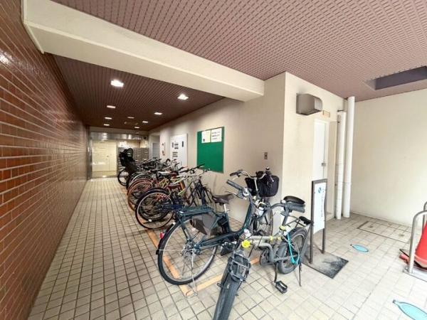 本郷コンドミニアム 駐輪場