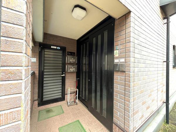 江戸川区西葛西1丁目中古戸建 玄関