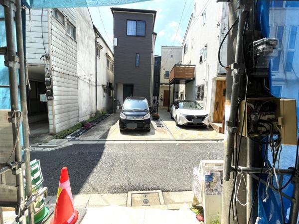 荒川区東尾久８丁目 新築戸建 前面道路含む現地写真