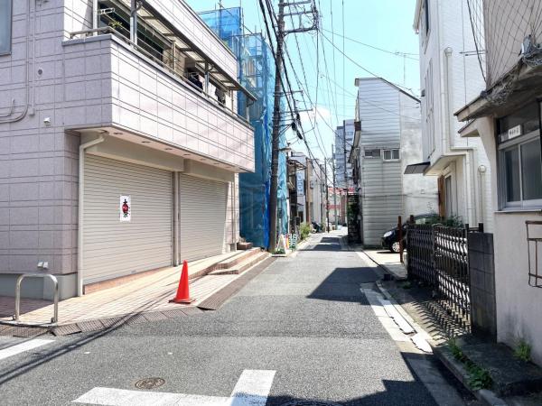 荒川区東尾久８丁目 新築戸建 前面道路含む現地写真