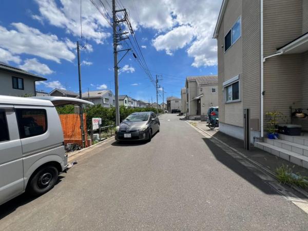 小平市小川町1丁目の新築戸建 前面道路含む現地写真