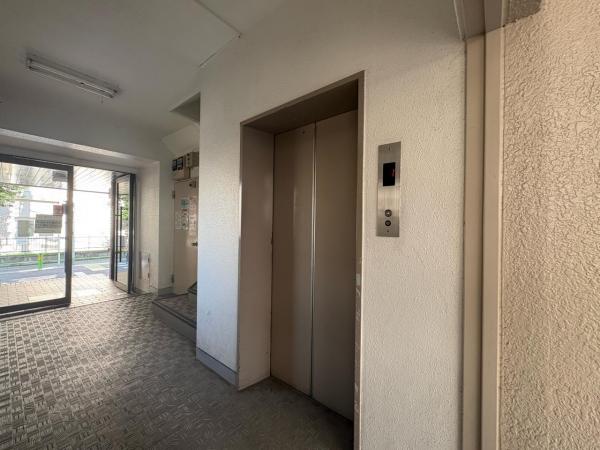 カエサル西尾久 玄関(共用部)