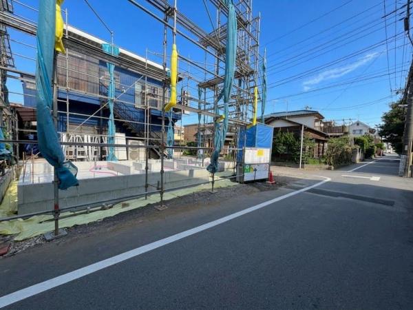 小平市学園西町3丁目の新築戸建 前面道路含む現地写真