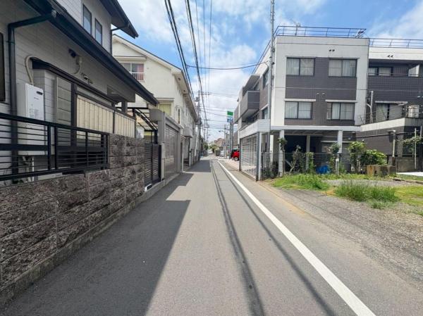 小平市学園西町3丁目の新築戸建 前面道路含む現地写真