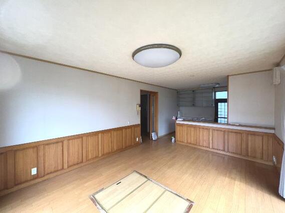 伊勢原市板戸　中古 リビング