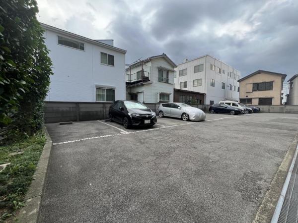 エクセレンス川口 敷地内駐車場
