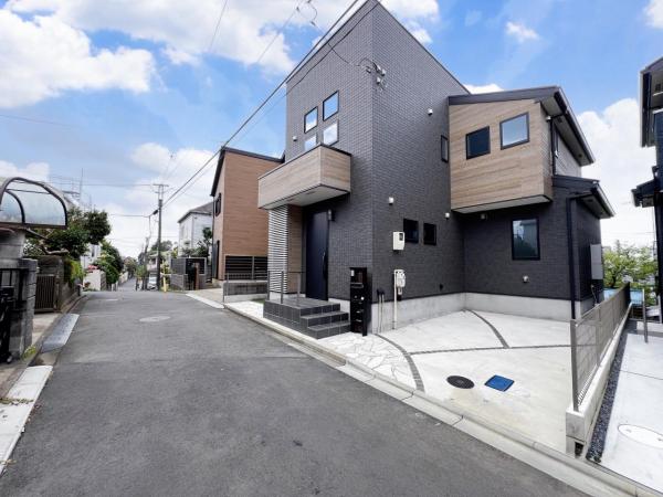 松戸市常盤平双葉町　戸建 前面道路含む現地写真