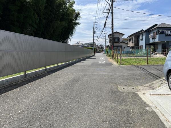 綾瀬市上土棚中2丁目 前面道路含む現地写真