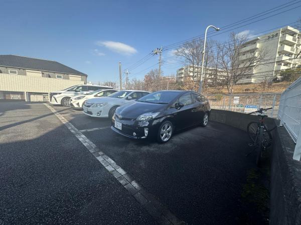 横浜市青葉区大場町　中古戸建て 駐車場