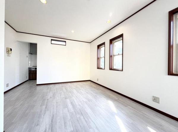 横浜市青葉区大場町　中古戸建て リビングダイニング