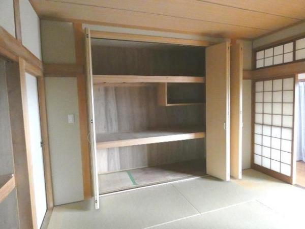 枚方市翠香園町　中古 収納