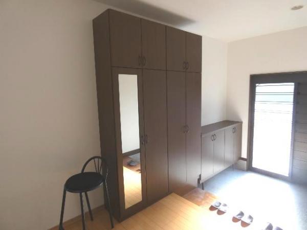 枚方市翠香園町　中古 玄関