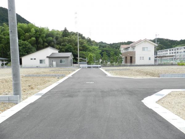 クレアスタウン岐阜市粟野西 売地 No.7 前面道路含む現地写真