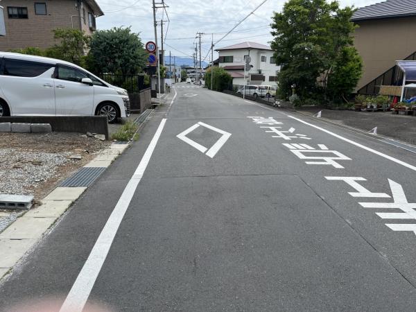 沼津市上香貫宮原町 条件無売地 前面道路含む現地写真