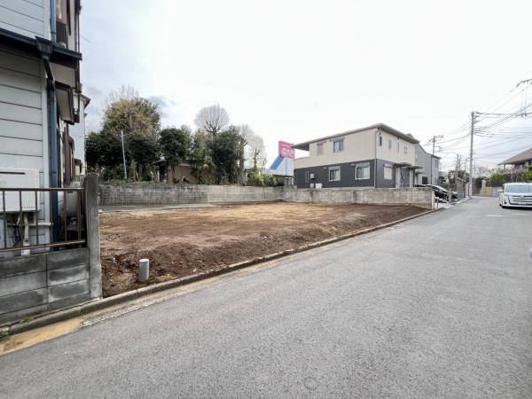 さいたま市緑区大字三室　建築条件なし売地 前面道路含む現地写真
