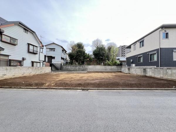 さいたま市緑区大字三室　建築条件なし売地 前面道路含む現地写真