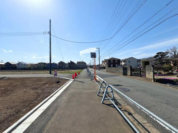 武蔵村山市伊奈平５丁目 売地 前面道路含む現地写真
