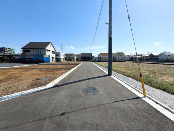 武蔵村山市伊奈平５丁目 売地 前面道路含む現地写真