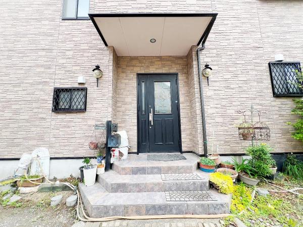 吉川市新栄２丁目 中古戸建 玄関