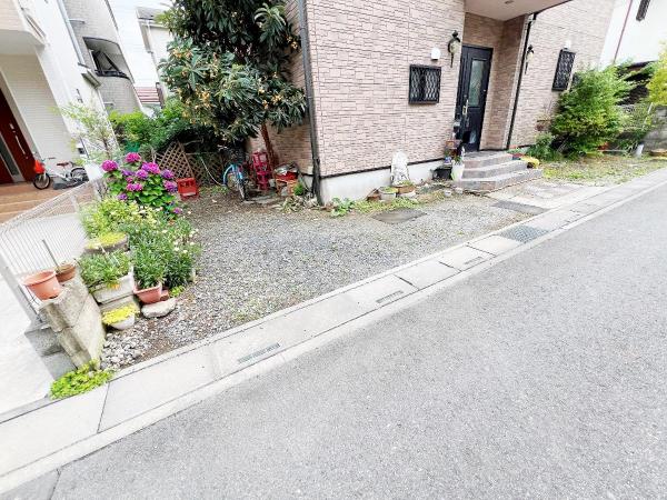 吉川市新栄２丁目 中古戸建 駐車場