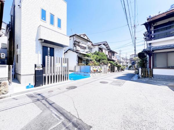 高槻市川西町３丁目 戸建 前面道路含む現地写真