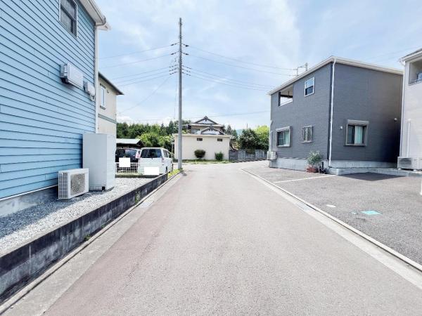 足柄上郡山北町岸 中古戸建 前面道路含む現地写真