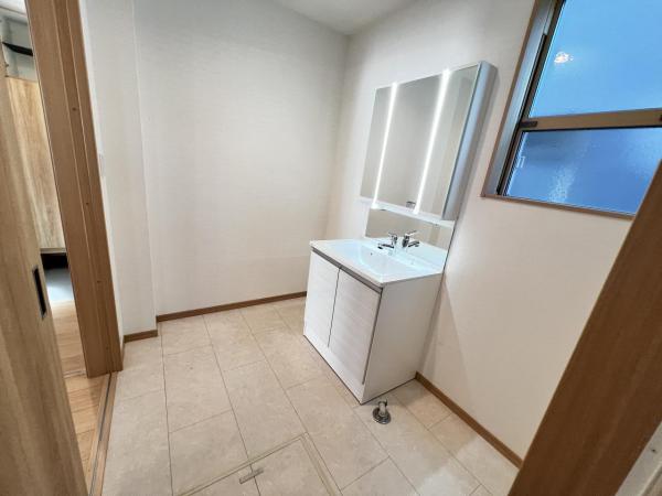 厚木市温水 中古戸建 ランドリースペース