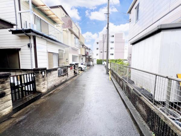 川崎市高津区東野川１丁目 中古戸建 前面道路含む現地写真