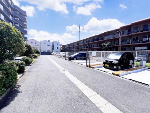 レスタージュ鳳 駐車場