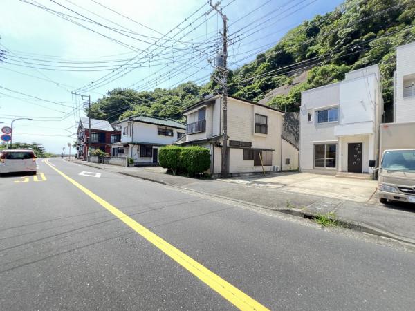 横須賀市鴨居２丁目 中古戸建 前面道路含む現地写真