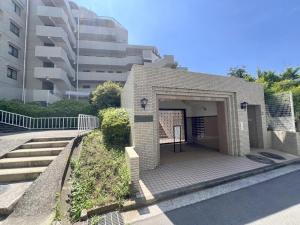 中古マンション 神奈川県横浜市港南区上永谷３丁目3-23 横浜市営地下鉄ブルーライン上永谷駅 19990000