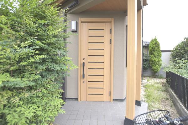 久喜市砂原１丁目 中古戸建 玄関