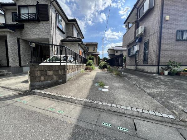 久喜市砂原１丁目 中古戸建 駐車場