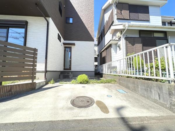 座間市新田宿 中古戸建 駐車場