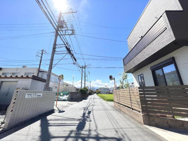 座間市新田宿 中古戸建 前面道路含む現地写真