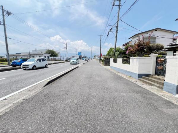 小田原市成田 中古戸建 前面道路含む現地写真