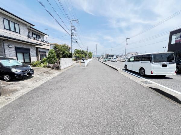小田原市成田 中古戸建 前面道路含む現地写真