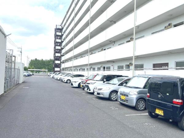 第二サンライズ伊奈 敷地内駐車場