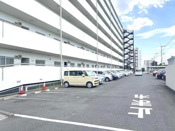 第二サンライズ伊奈 敷地内駐車場