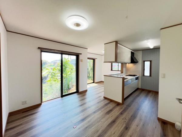 秦野市曽屋 中古一戸建 リビングダイニング