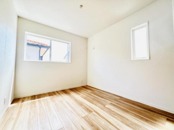 横浜市旭区上白根2丁目 洋室