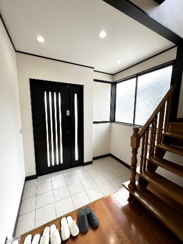 厚木市妻田東１丁目 中古戸建 玄関